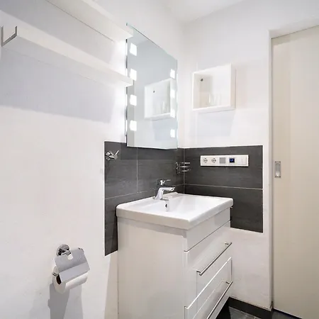 Kleine Bergstr 11 Whg 1 *